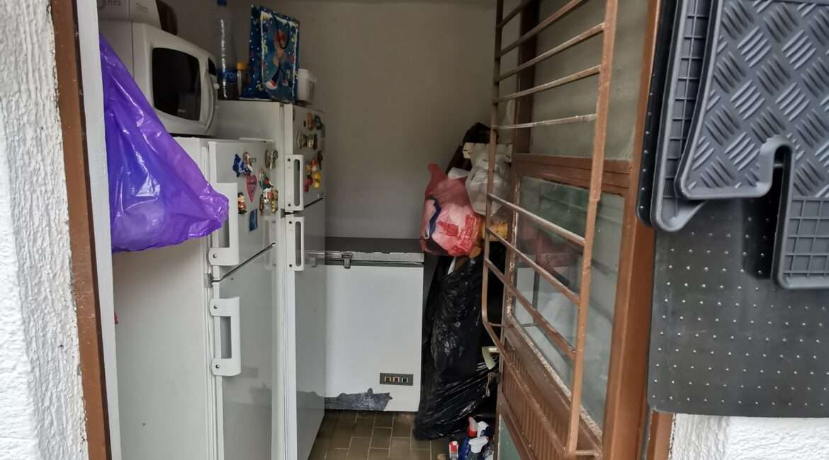 Restoran 151m2 + stambeni objekat  150m2+ plac 12 ari u Novoj Pazovi