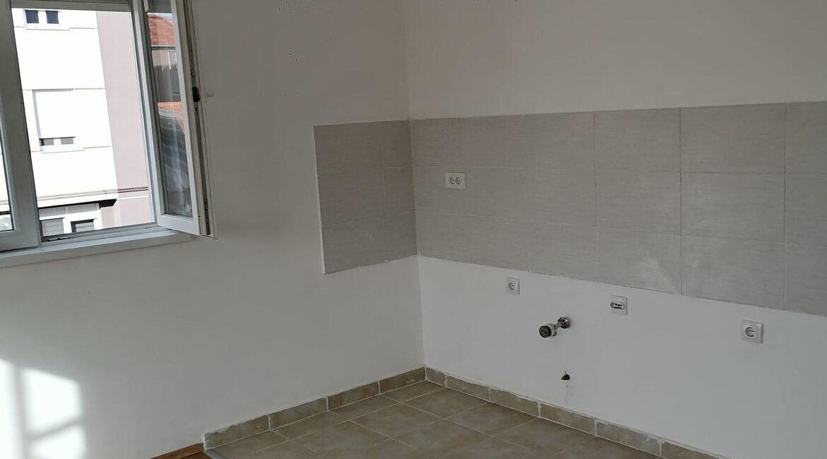 Stan površine 40,68m2 u Novom Sadu, na prvom spratu-Telep