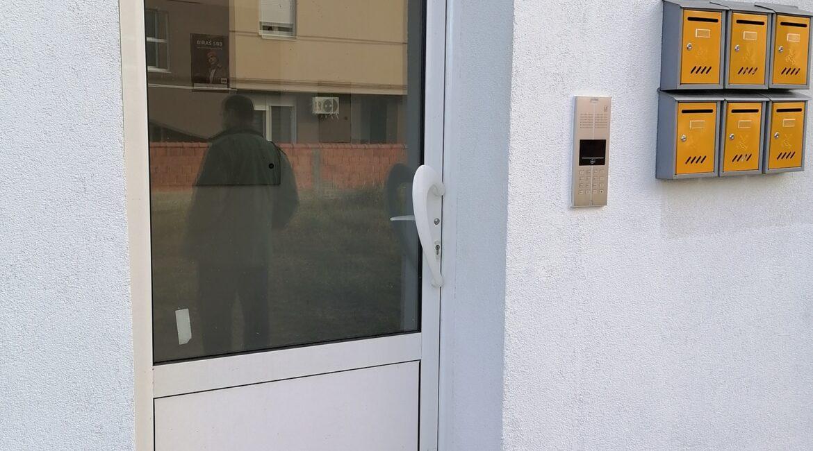 Stan površine 40,68m2 u Novom Sadu, na prvom spratu-Telep