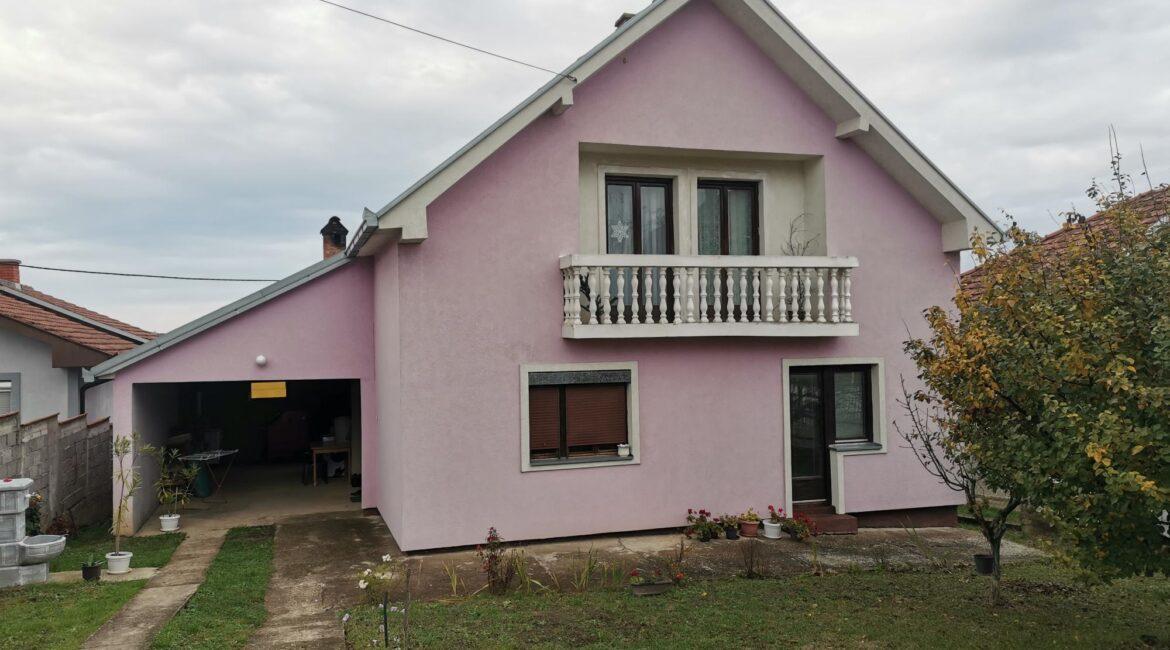 NA PRODAJU spratna kuća od 150m2 u centru Vladimiraca