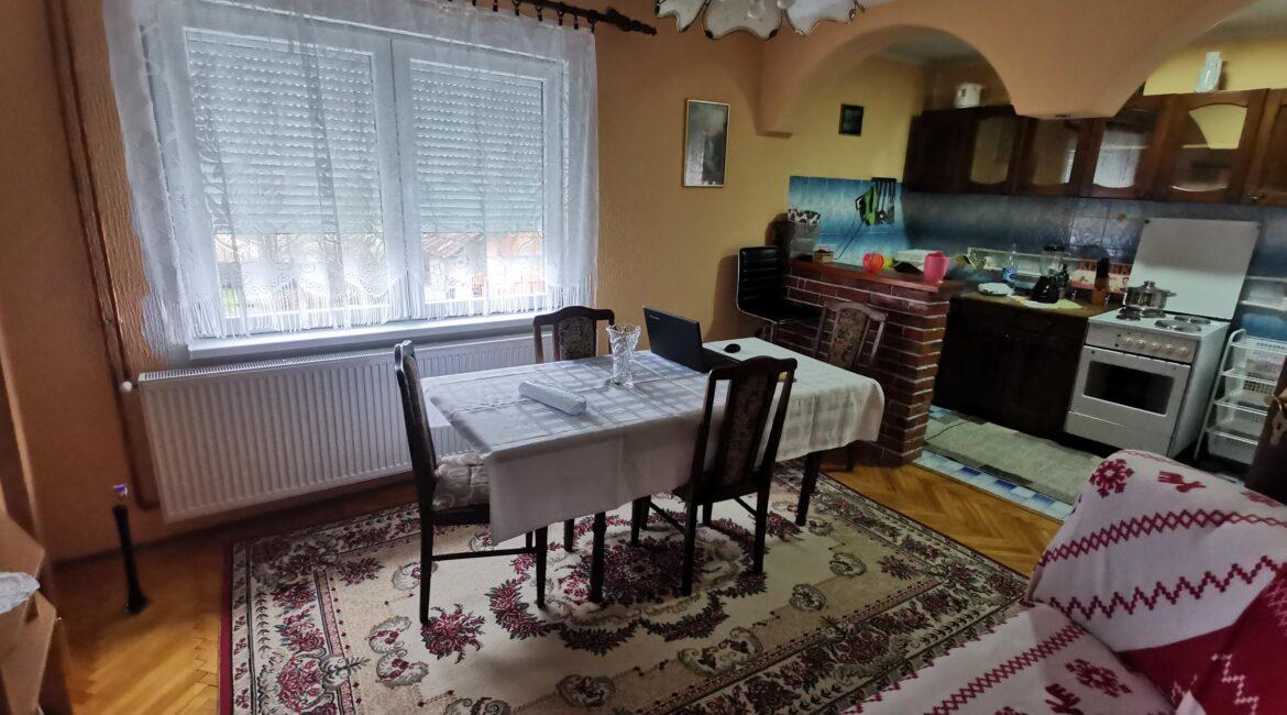 NA PRODAJU spratna kuća od 150m2 u centru Vladimiraca