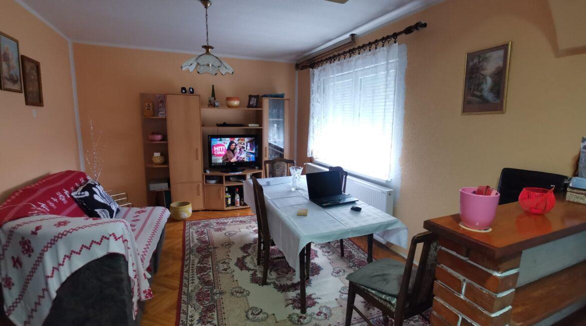 NA PRODAJU spratna kuća od 150m2 u centru Vladimiraca