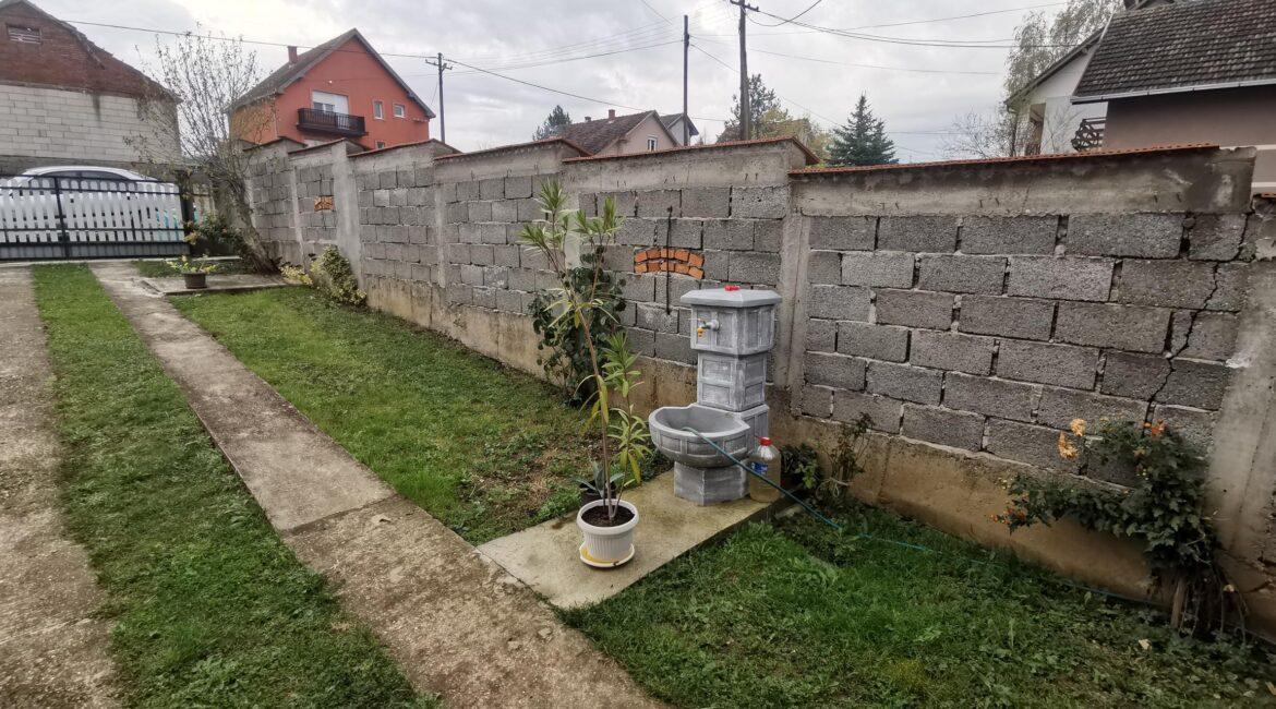 NA PRODAJU spratna kuća od 150m2 u centru Vladimiraca