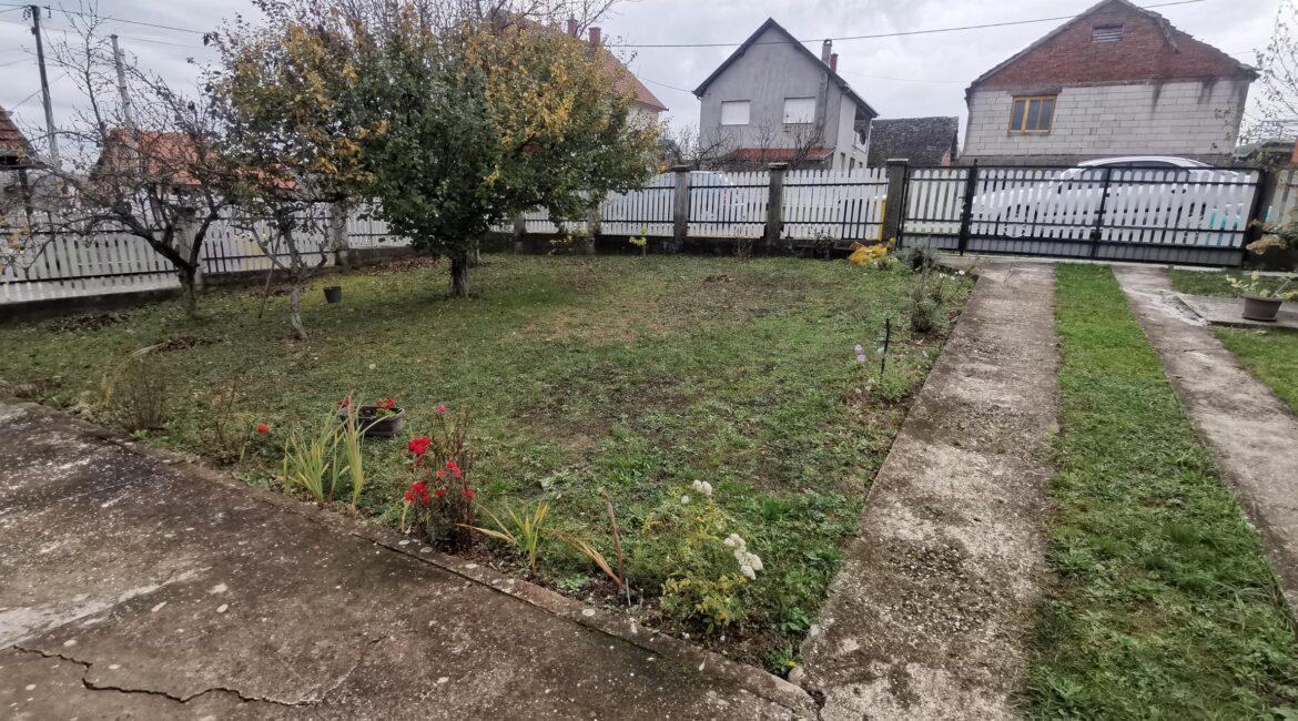 NA PRODAJU spratna kuća od 150m2 u centru Vladimiraca