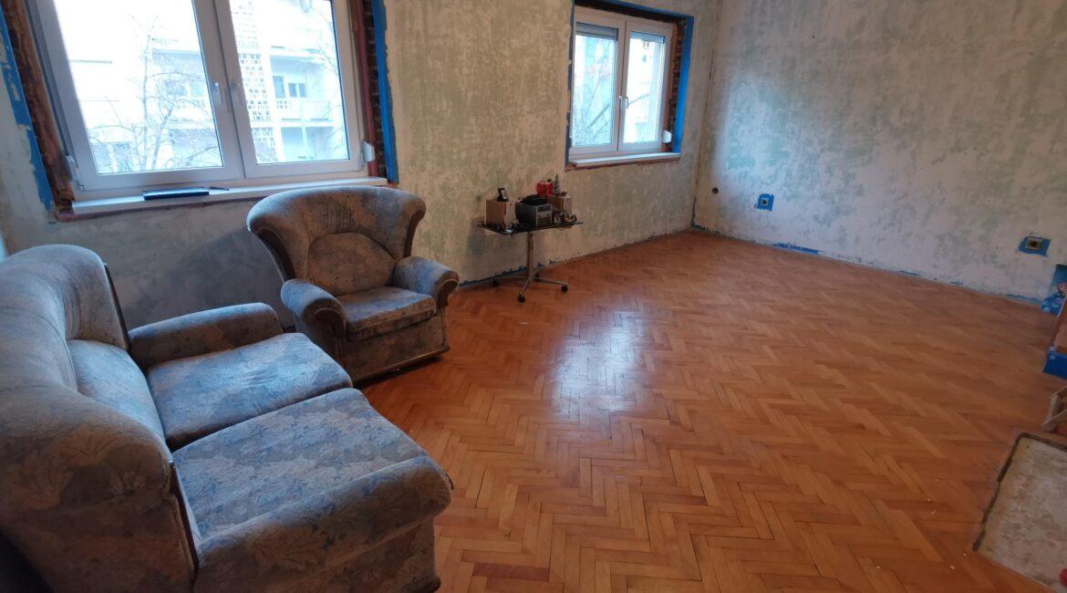 Prodaje se trosoban stan površine 83m2 u strogom centru Šapca