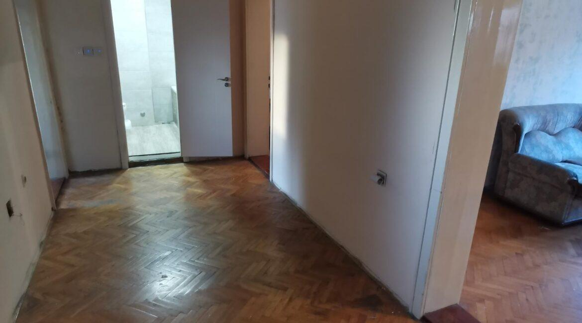 Prodaje se trosoban stan površine 83m2 u strogom centru Šapca