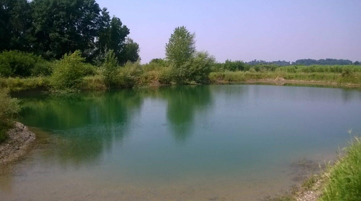 Retko u ponudi! Prodaje se parcela sa jezerom u Majuru kod Šapca