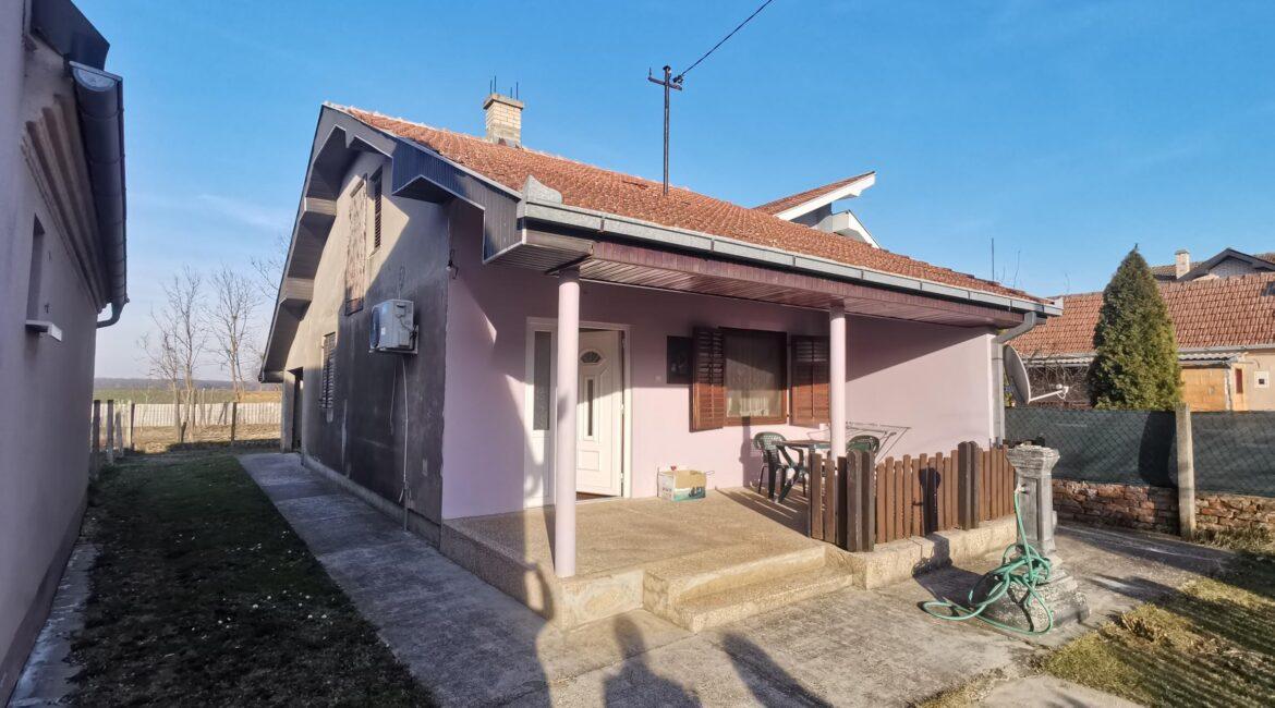 Kuća prizemna površine od 68m2 na placu površine od 2.44ara-Klenak