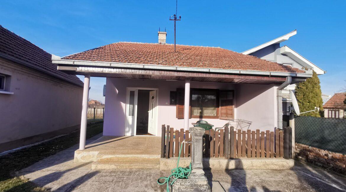 Kuća prizemna površine od 68m2 na placu površine od 2.44ara-Klenak