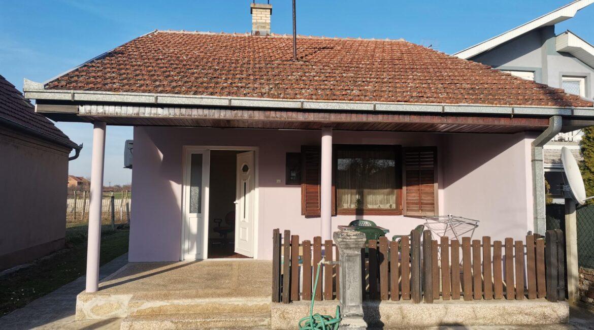 Kuća prizemna površine od 68m2 na placu površine od 2.44ara-Klenak