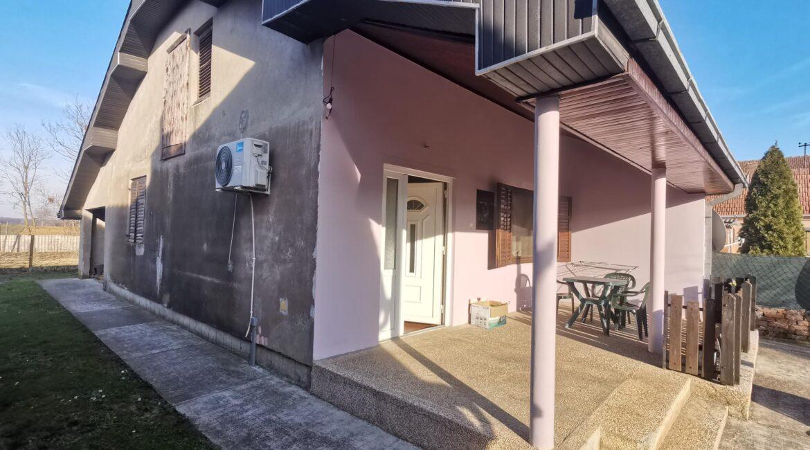 Kuća prizemna površine od 68m2 na placu površine od 2.44ara-Klenak