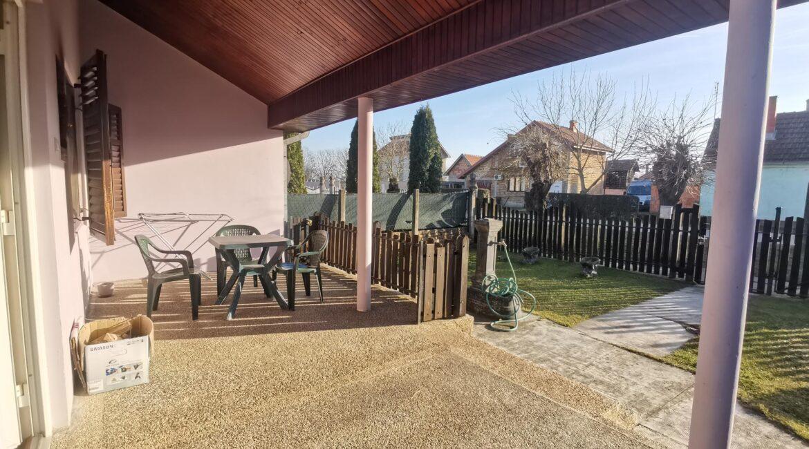 Kuća prizemna površine od 68m2 na placu površine od 2.44ara-Klenak