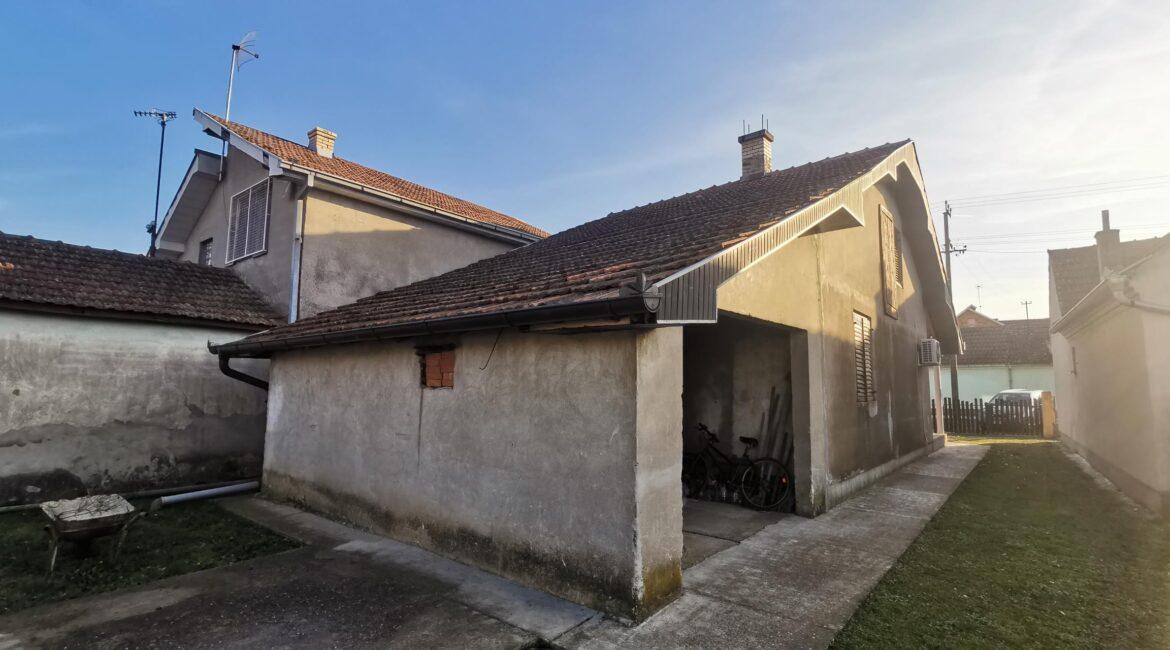 Kuća prizemna površine od 68m2 na placu površine od 2.44ara-Klenak