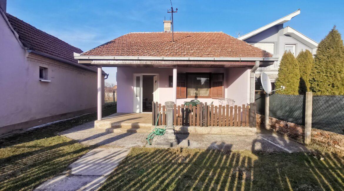 Kuća prizemna površine od 68m2 na placu površine od 2.44ara-Klenak