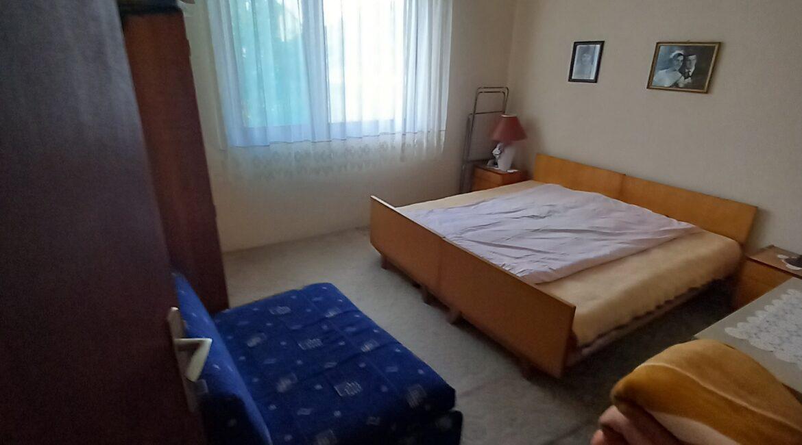 Na prodaju kuća sa okućnicom u selu Glušci, Bogatić