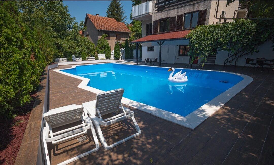 Stambeni objekat Po+P+2 sa bazenom površine od 348m2 na  placu od 5,88 ari-Loznica