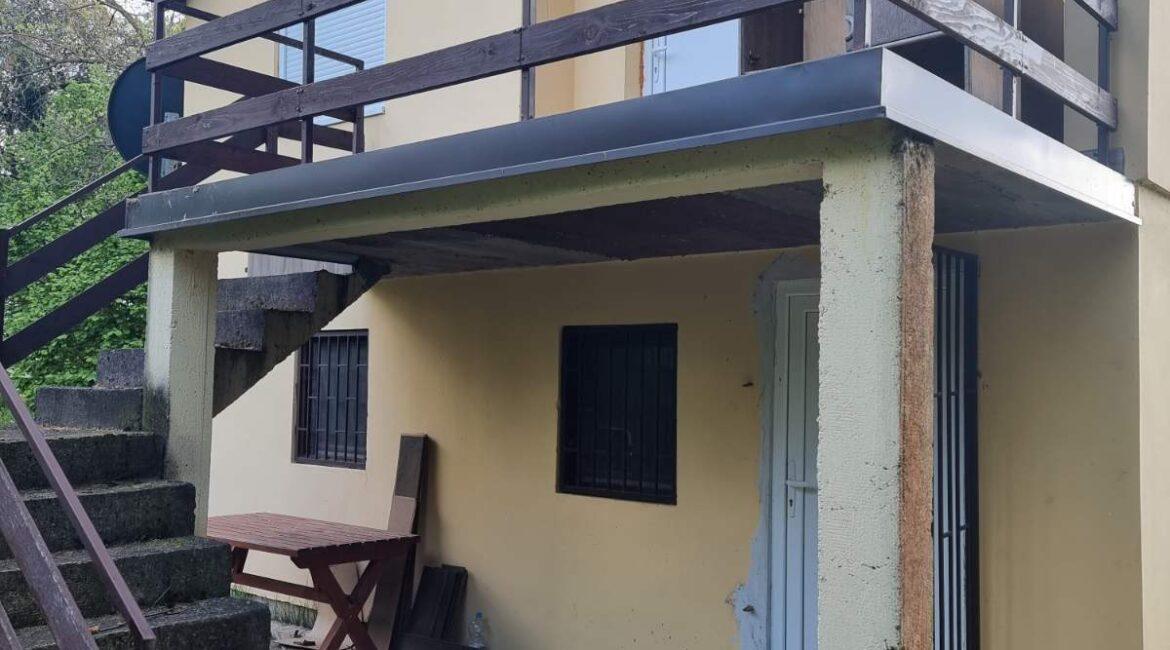 Vikendica površine od 60m2 na placu od 14 ari na reci Drini-Crna Bara