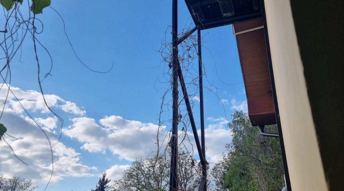 Vikendica površine od 60m2 na placu od 14 ari na reci Drini-Crna Bara