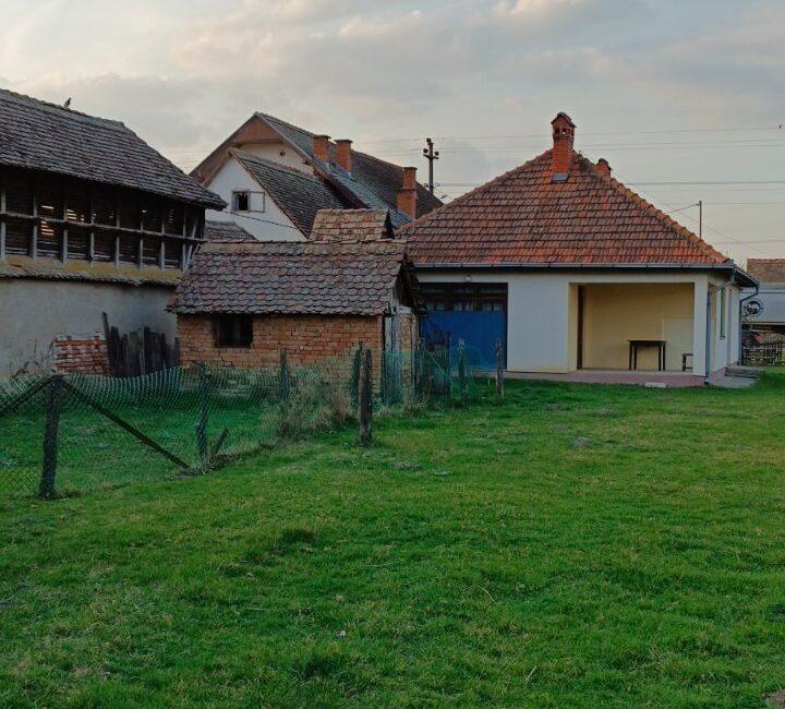 Na prodaju kuća sa okućnicom u selu Glušci, Bogatić