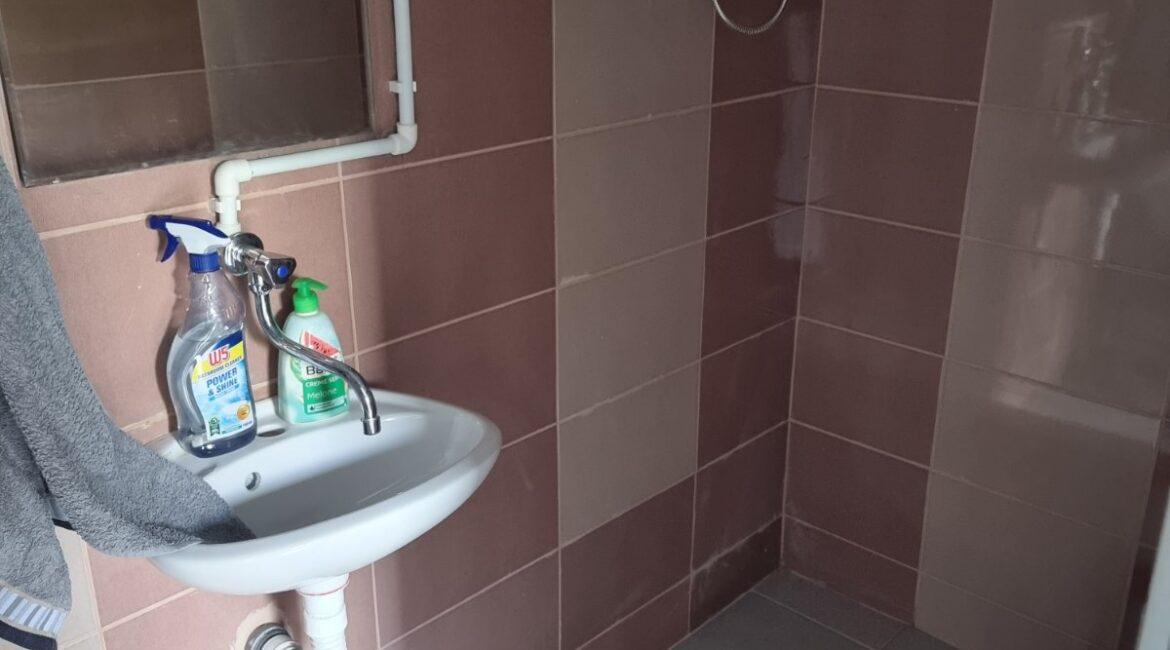 Vikendica površine od 60m2 na placu od 14 ari na reci Drini-Crna Bara