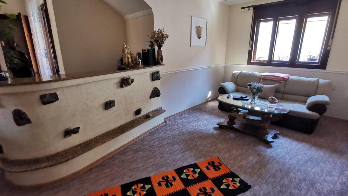 Prodaje se Kuća površine od 219m2 na placu od 5,42 ara-Šabac