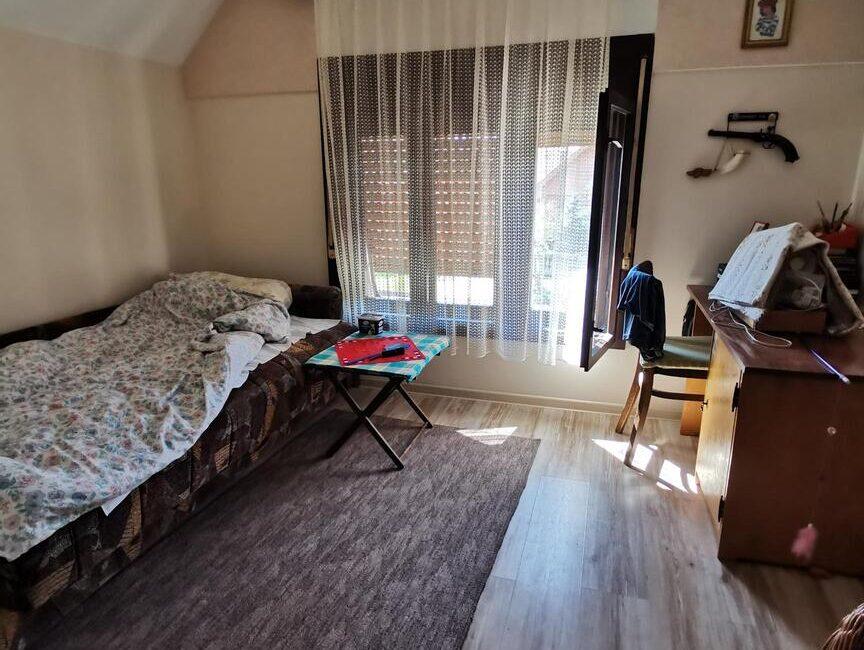 Prodaje se Kuća površine od 219m2 na placu od 5,42 ara-Šabac