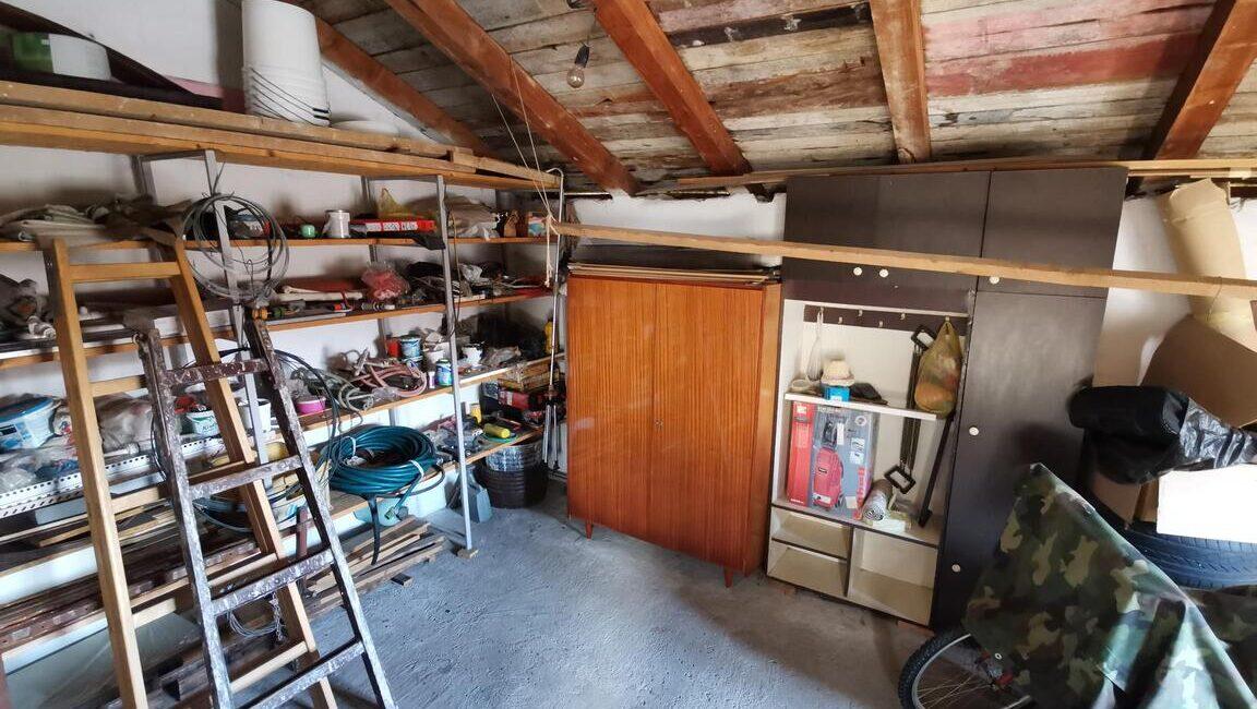 Prodaje se Kuća površine od 219m2 na placu od 5,42 ara-Šabac