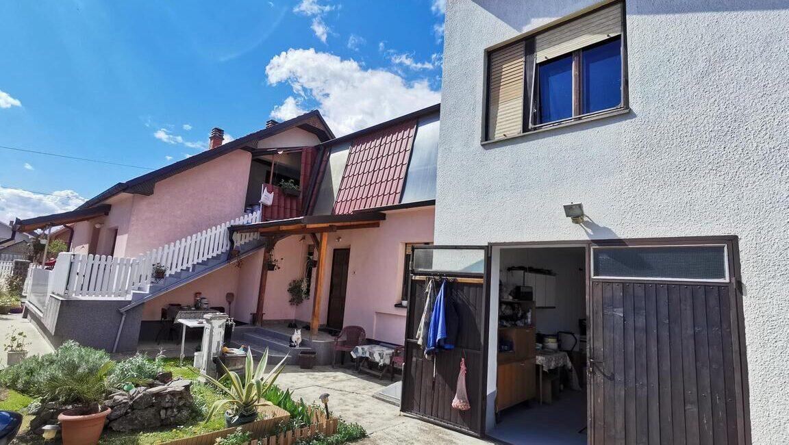 Prodaje se Kuća površine od 219m2 na placu od 5,42 ara-Šabac