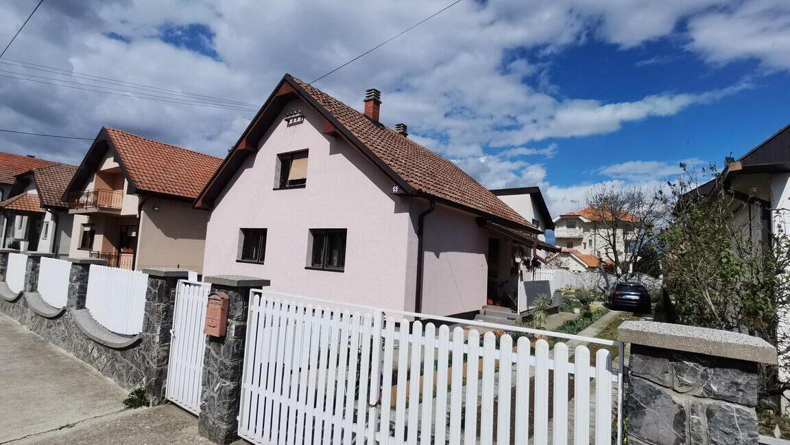 Prodaje se Kuća površine od 219m2 na placu od 5,42 ara-Šabac