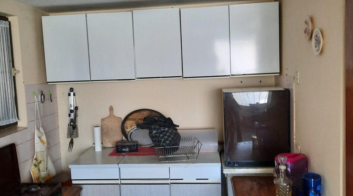 Vikendica površine od 60m2 na placu od 10,30 ari u vikend naselju na reci Drini-Crna Bara