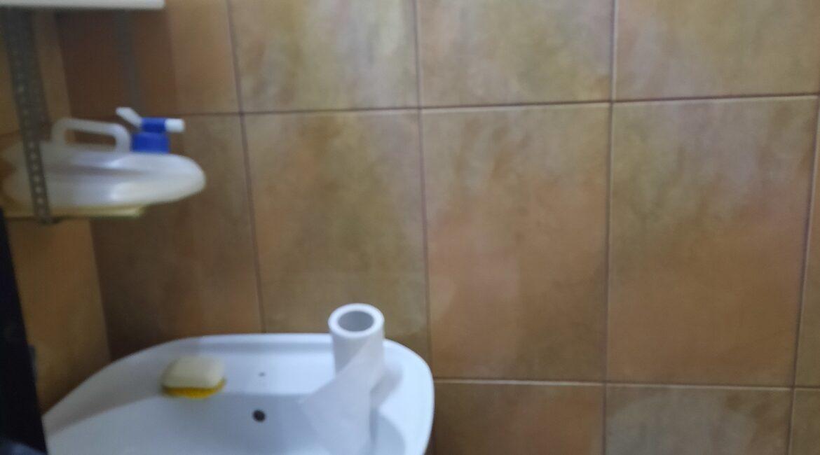 Vikendica površine od 60m2 na placu od 10,30 ari u vikend naselju na reci Drini-Crna Bara