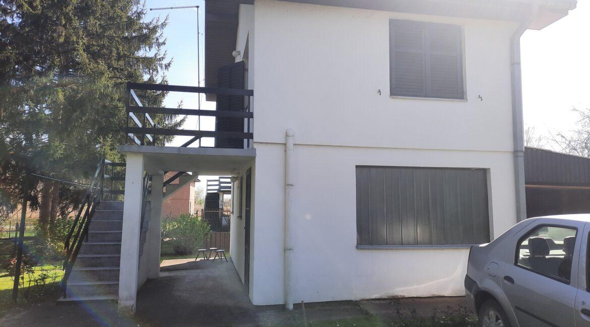 Vikendica površine od 60m2 na placu od 10,30 ari u vikend naselju na reci Drini-Crna Bara