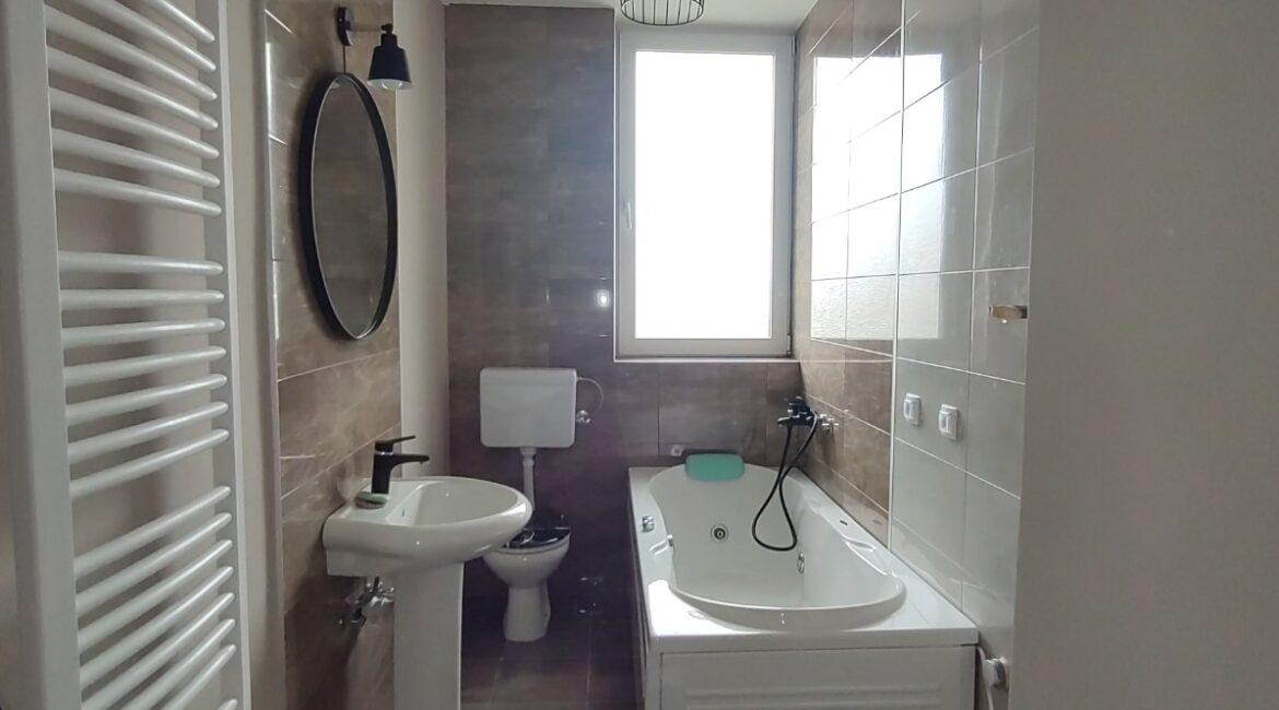 Na prodaju lux dvosoban stan površine 78m2- Loznica, centar