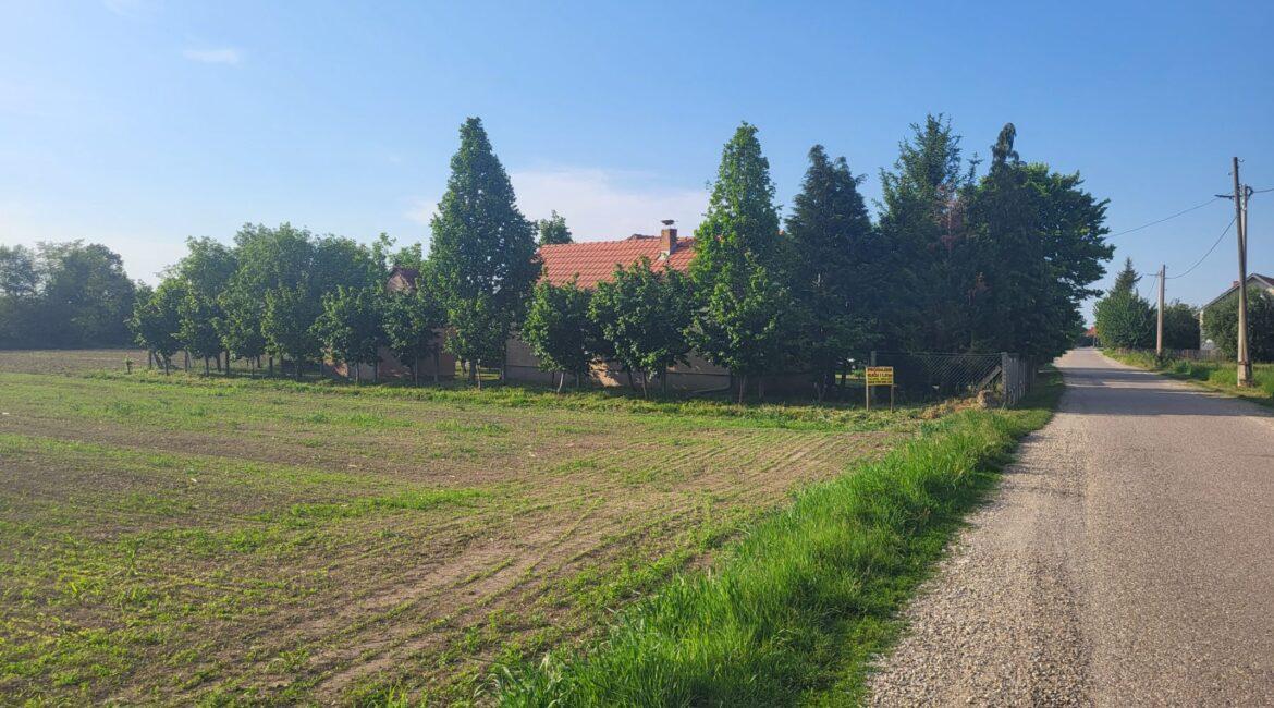 Na prodaju  kuća površine 50m2 na  parceli od 1,5ha  u Lešnici, Loznica