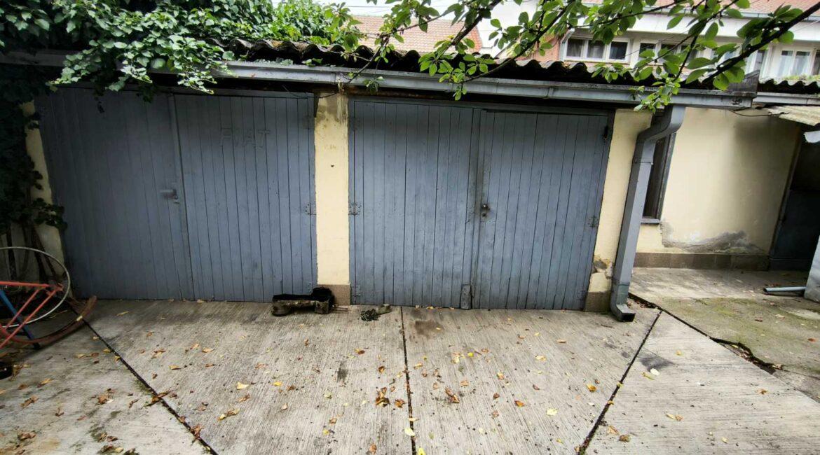 Kuća površine od 152m2+dva pomoćna objekta na placu od 4,77 ara-CENTAR ŠAPCA