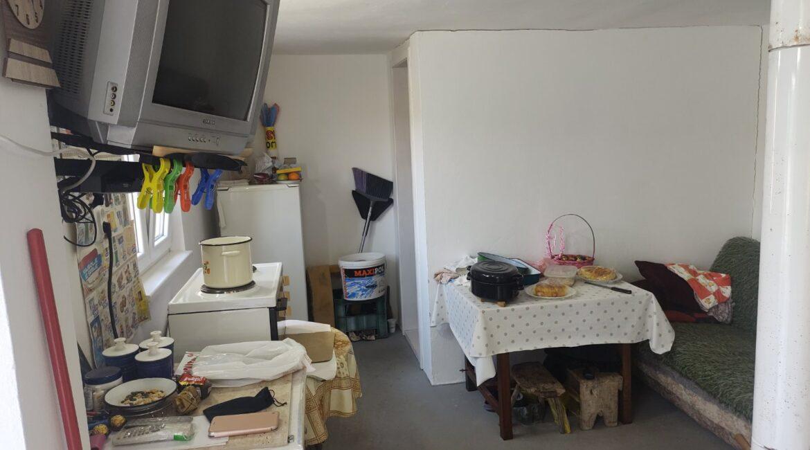 Na prodaju  kuća površine 50m2 na  parceli od 1,5ha  u Lešnici, Loznica