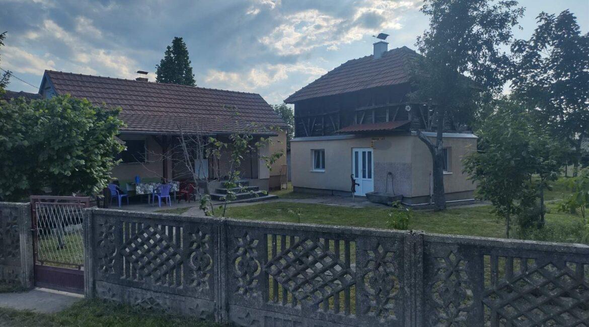Na prodaju  kuća površine 50m2 na  parceli od 1,5ha  u Lešnici, Loznica