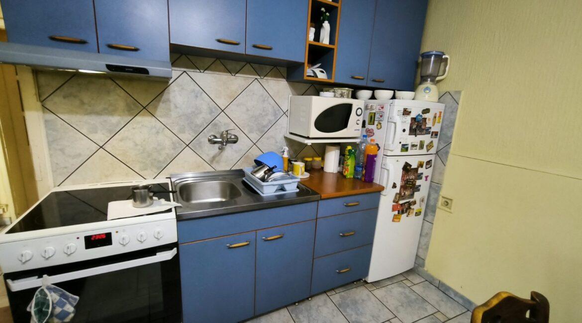 Kuća površine od 152m2+dva pomoćna objekta na placu od 4,77 ara-CENTAR ŠAPCA