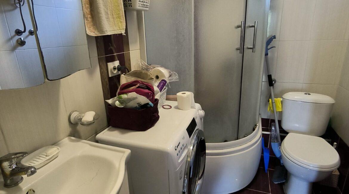 Spratna kuća površine od 215m2+pomoćni objekat od 61m2 na placu od 11.62ara-Pocerski Pričinović