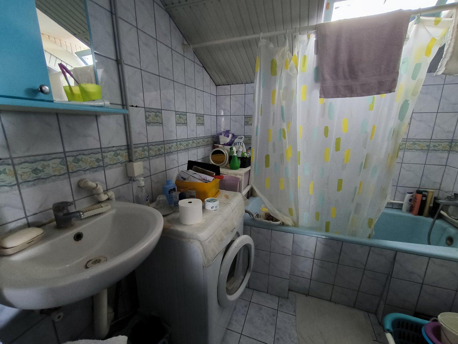 IMG 37d4e70fa9d985eb9a9fd29895353554 V