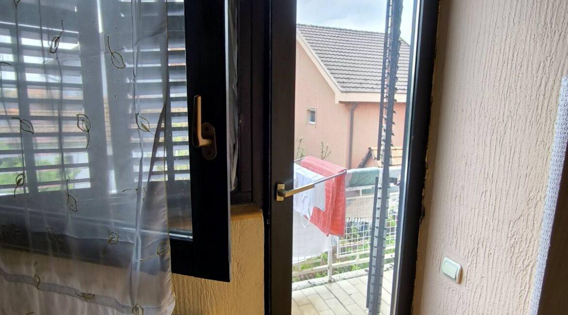 Spratna kuća površine od 215m2+pomoćni objekat od 61m2 na placu od 11.62ara-Pocerski Pričinović