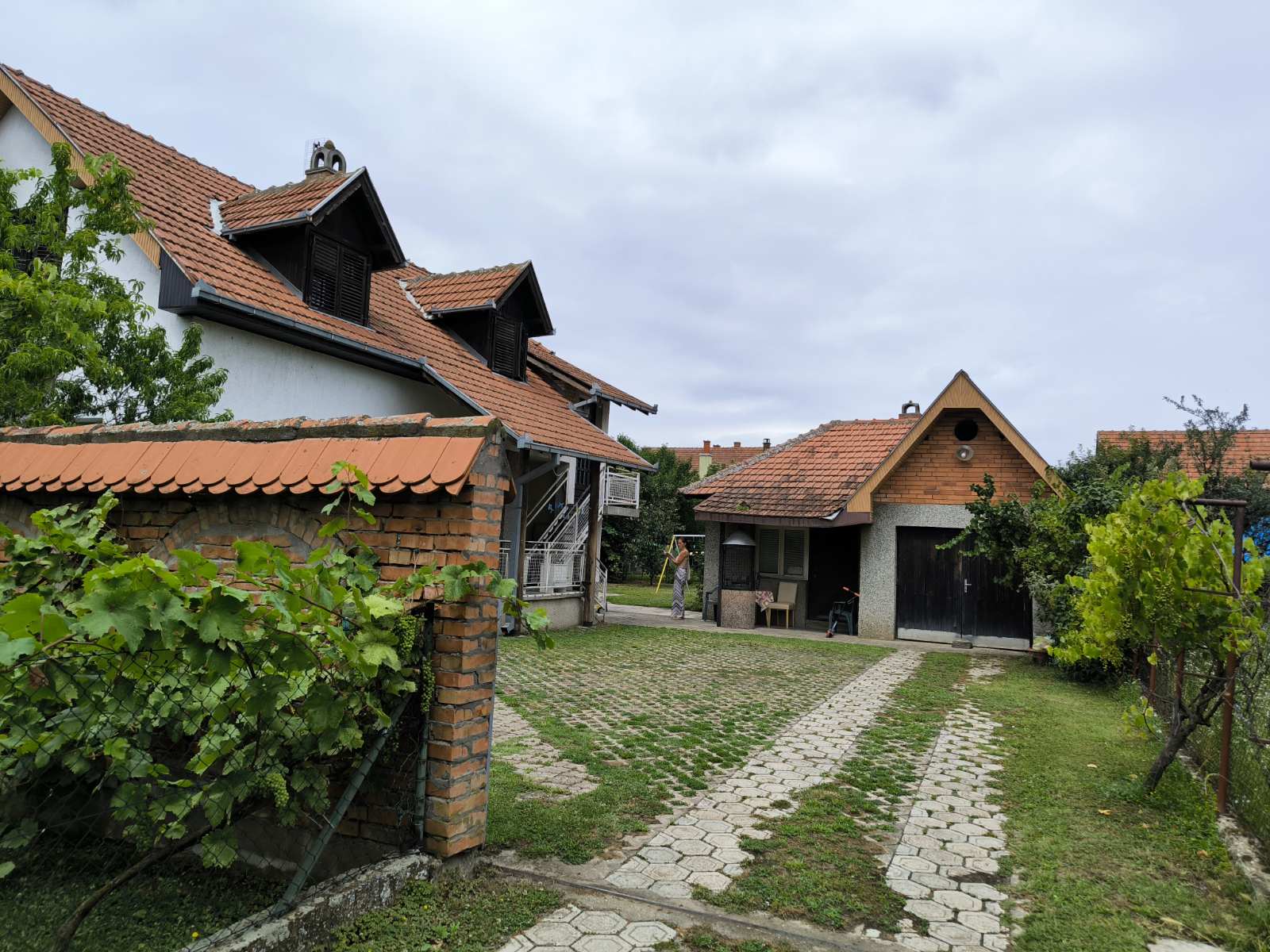 IMG facd62f65b71fccdbc4cdd8bd01f8135 V