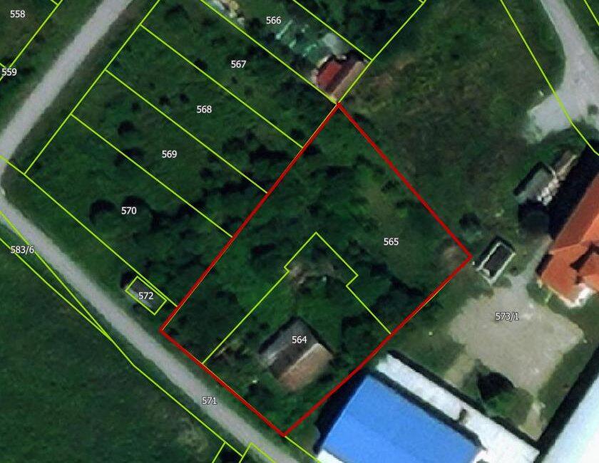 Prodaje se kuća površine od 133m2 na placu od 8,97 ari +susedna parcela od 14,89 ari-Vladimirci