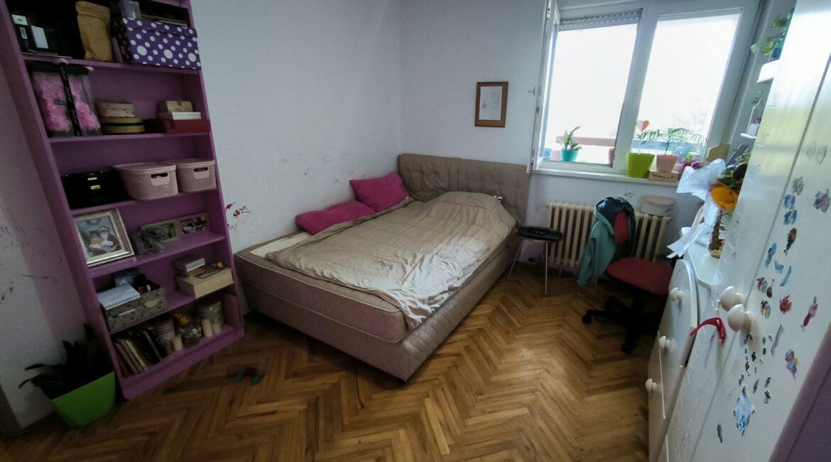 Stan površine od 86m2+4m2 terasa,sa parking mestom,u centru Šapca kod Velikog parka