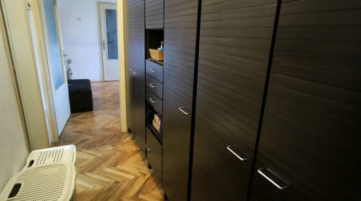 Stan površine od 86m2+4m2 terasa,sa parking mestom,u centru Šapca kod Velikog parka