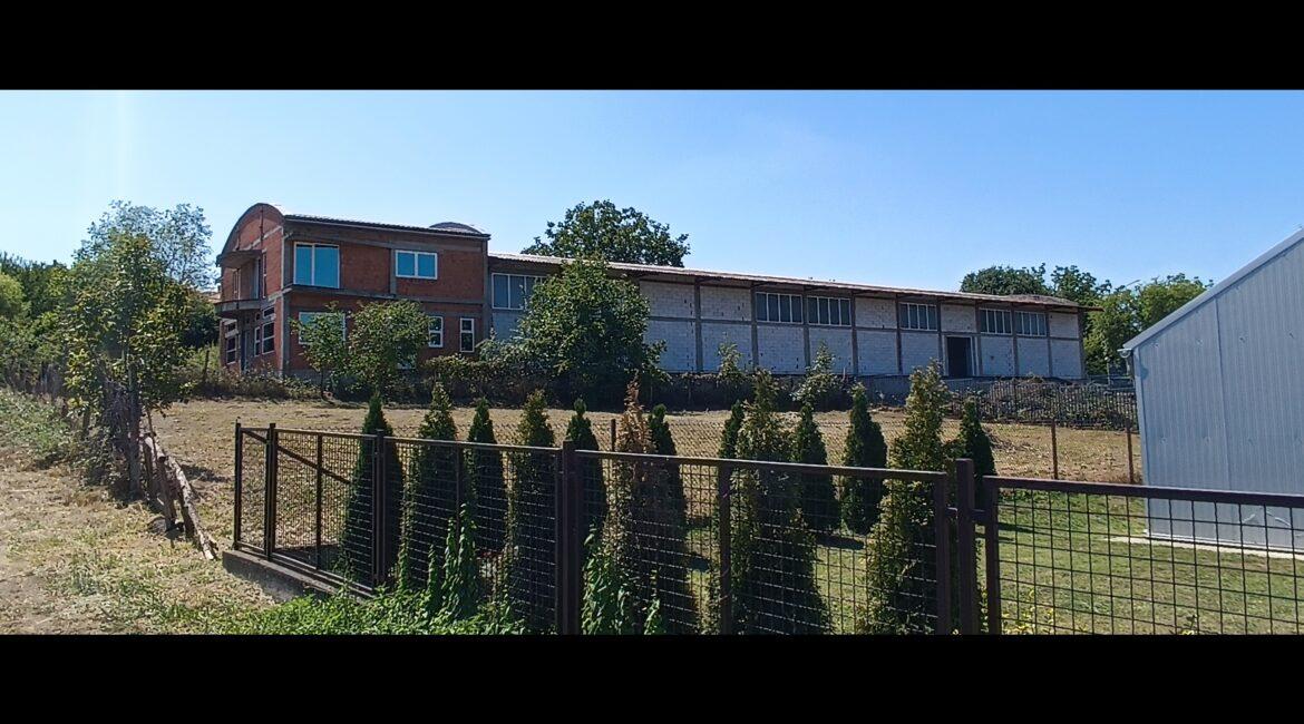 Poslovno-proizvodni objekti ukupne površine od 837m2+TRAFO STANICA OD 265KW-Lazarevac