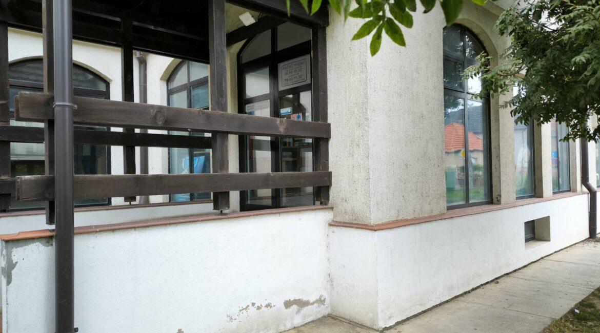 Izdaje se lokal (bivša Apoteka) površine od 42m2 kod Mačvinog stadiona-Šabac