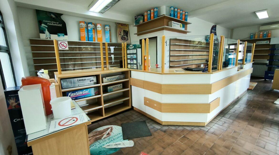 Izdaje se lokal (bivša Apoteka) površine od 42m2 kod Mačvinog stadiona-Šabac