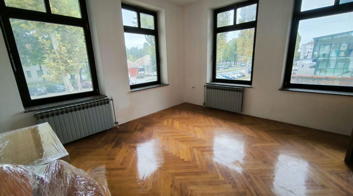 Izdaju se u zakup 4 stambene jedinice od po 50m2 za smeštaj radnika-Šabac