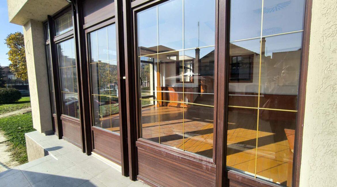Izdaje se u zakup lokal površine od 231m2 na atraktivnoj lokaciji u Šapcu!